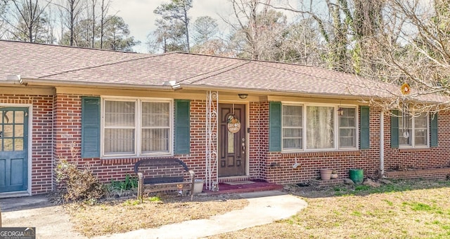 view of front of home with a front lawn