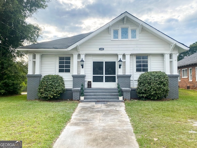 bungalow-style home featuring a front lawn