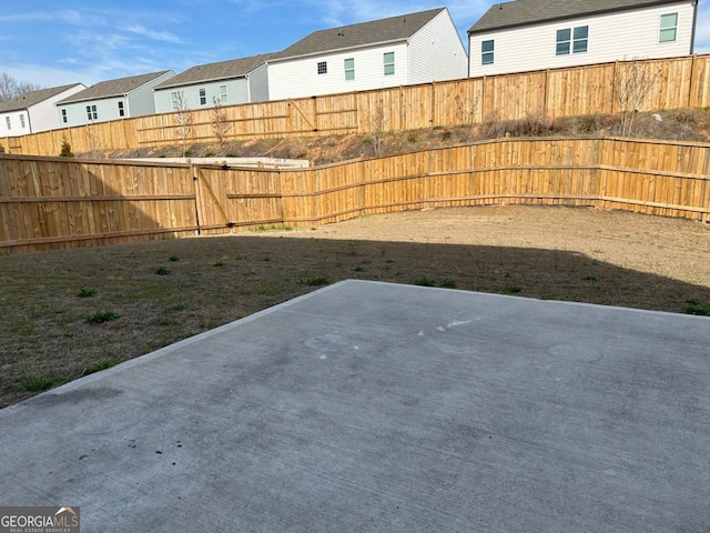 view of yard featuring a patio area