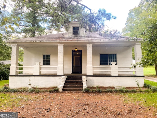 view of front facade featuring covered porch