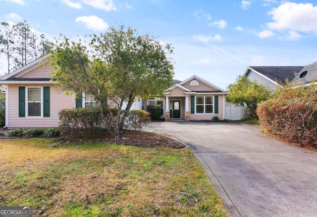 view of front of property with a front yard