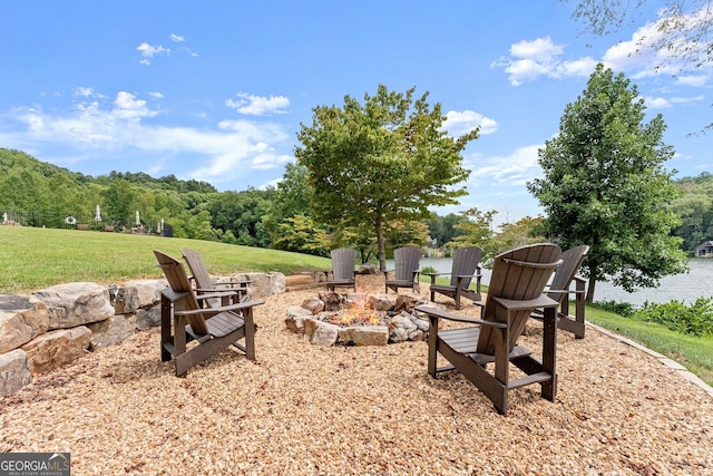 view of yard featuring a fire pit