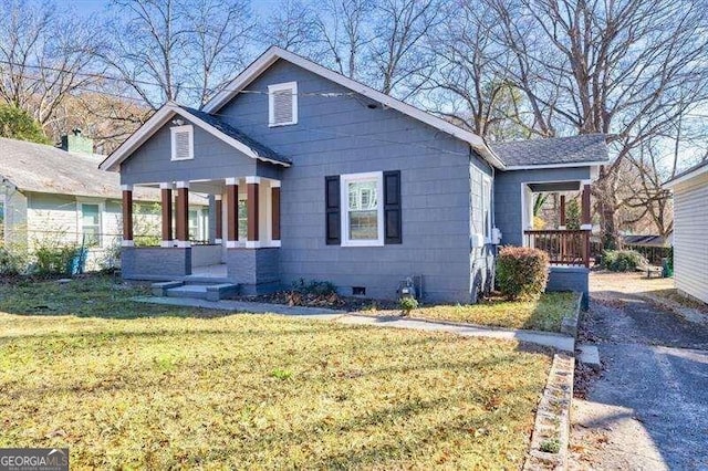 view of front facade featuring a front yard and a porch