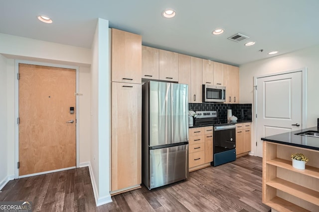 kitchen featuring sink, appliances with stainless steel finishes, backsplash, dark hardwood / wood-style floors, and light brown cabinetry