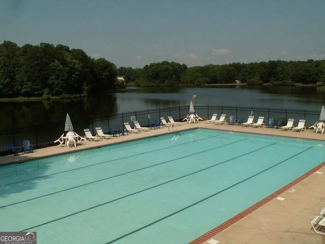 view of pool featuring a water view