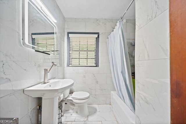 bathroom featuring toilet and shower / tub combo