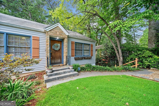 exterior space featuring a front yard