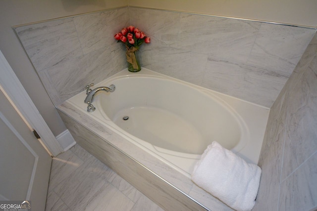 6422 Paulson, Atlanta, GA 30328 - full bath with a bath