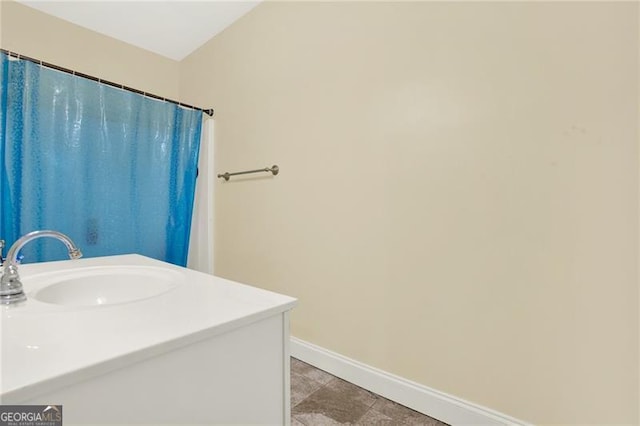 bathroom featuring a sink and baseboards