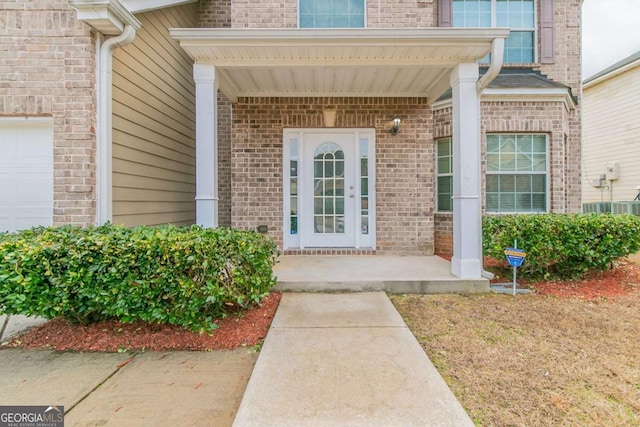 entrance to property featuring covered porch