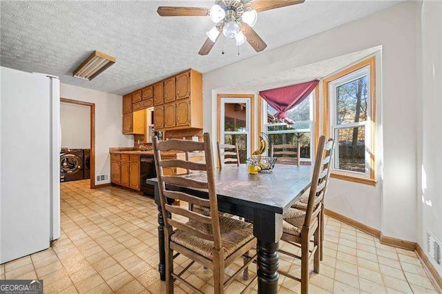 dining space featuring washer / clothes dryer, ceiling fan, and a textured ceiling