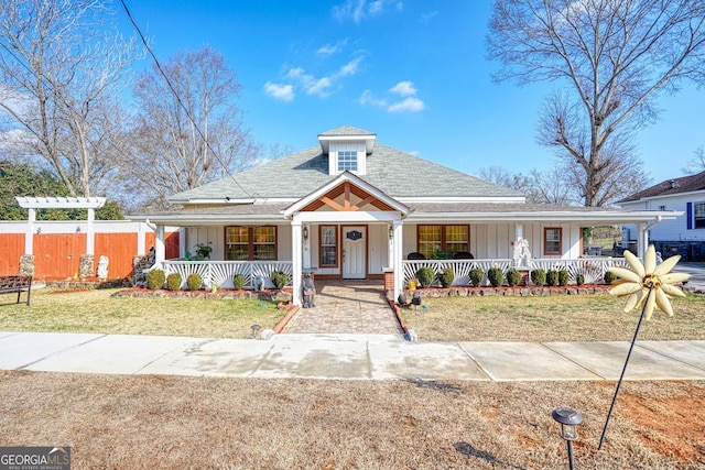 view of front of house featuring a porch and a front lawn