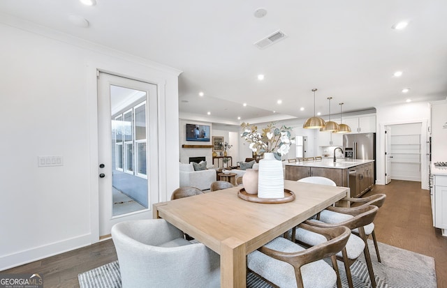 dining area with sink and dark hardwood / wood-style flooring