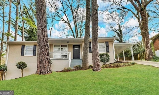 single story home featuring a carport and a front yard