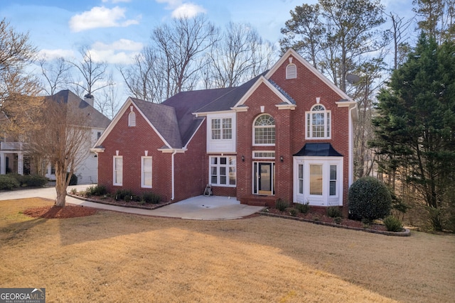 front of property with a front lawn