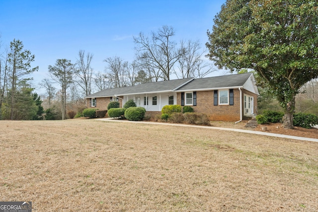 single story home featuring a front yard