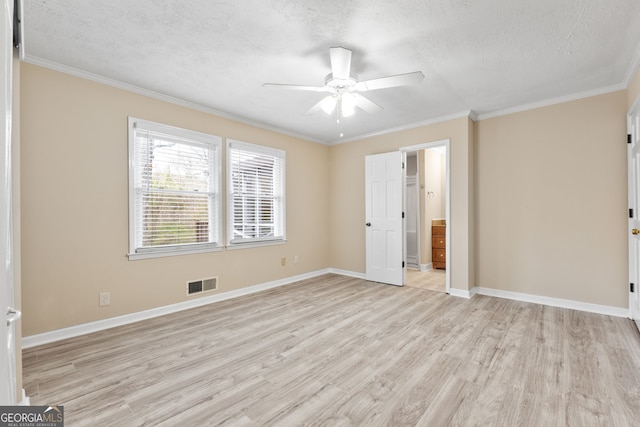 unfurnished room with ceiling fan, ornamental molding, light hardwood / wood-style flooring, and a textured ceiling