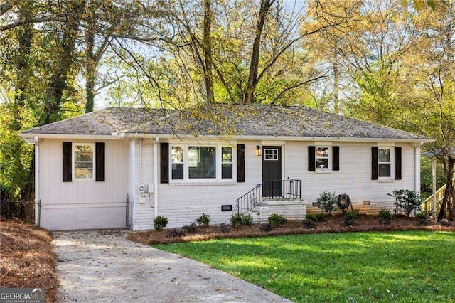 single story home with a front yard