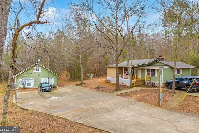 view of front of property featuring covered porch