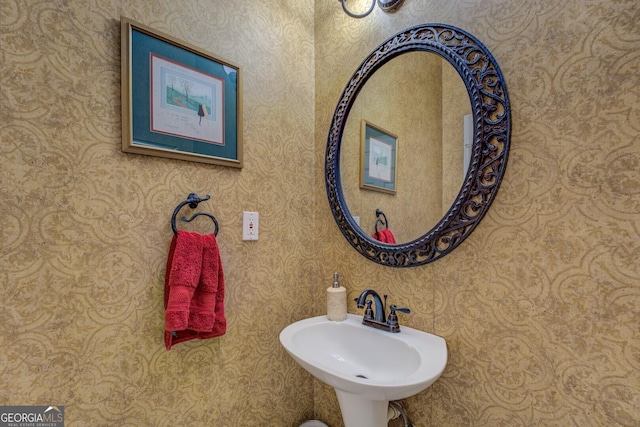 bathroom featuring sink