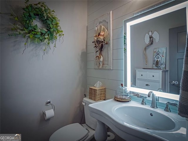 bathroom featuring sink and toilet