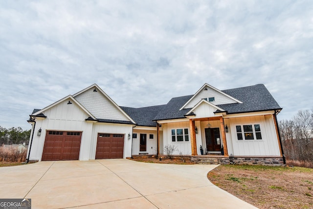 view of front facade featuring a garage