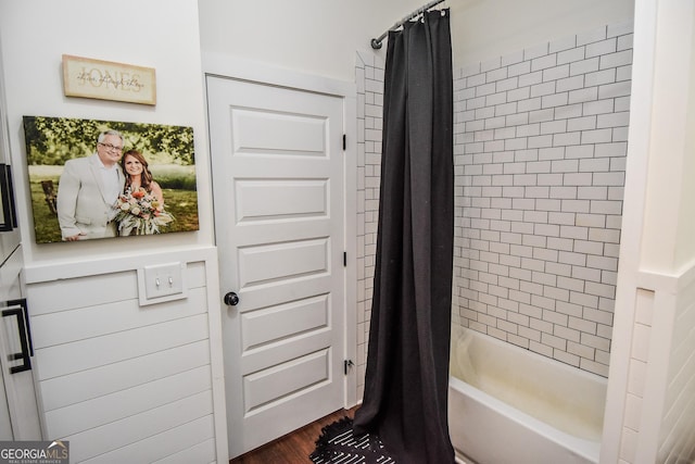 bathroom with shower / bath combo with shower curtain