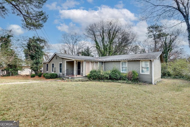 single story home featuring a front lawn