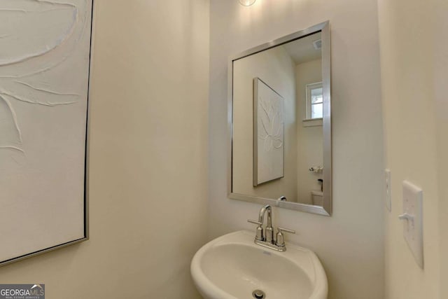 bathroom featuring sink