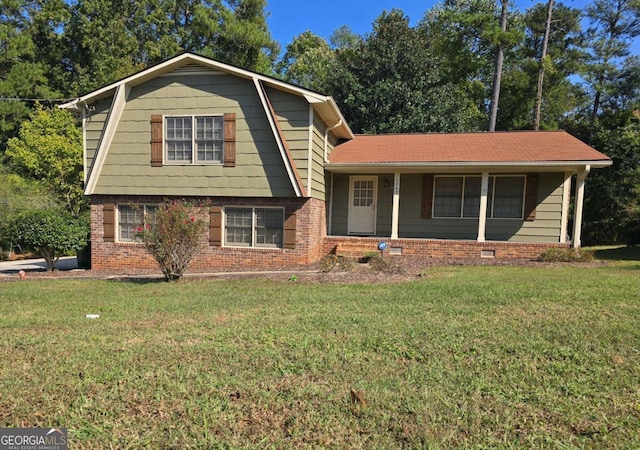 tri-level home featuring a front lawn