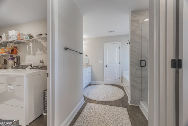 laundry area with laundry area, baseboards, visible vents, dark wood-style floors, and washer hookup