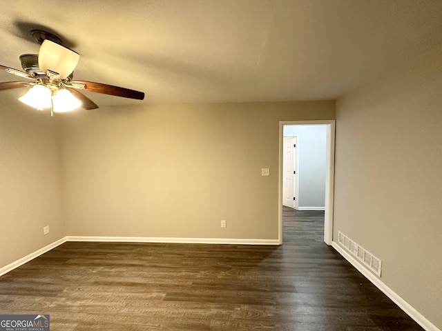 unfurnished room featuring dark wood-type flooring and ceiling fan