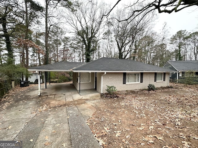 view of front of house featuring a carport