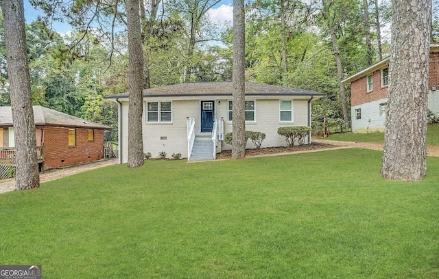 view of front of property featuring a front yard