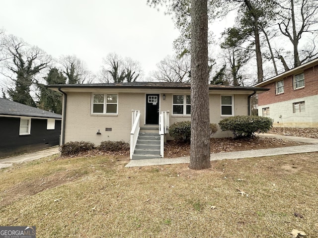 view of front facade with a front yard