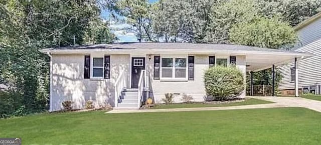 view of front of property with a carport and a front yard