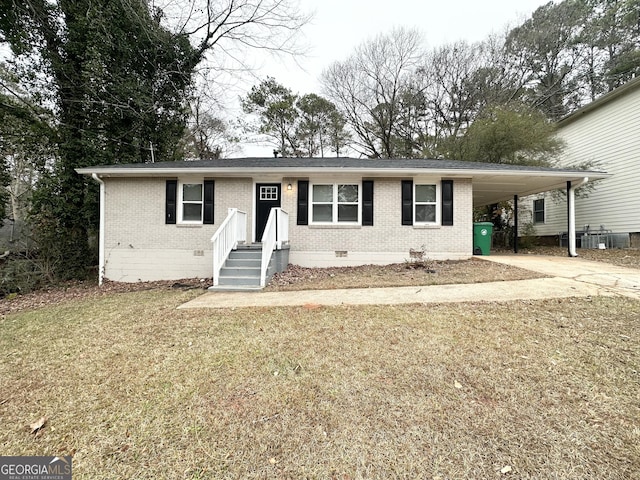 view of front of house with a front lawn and a carport