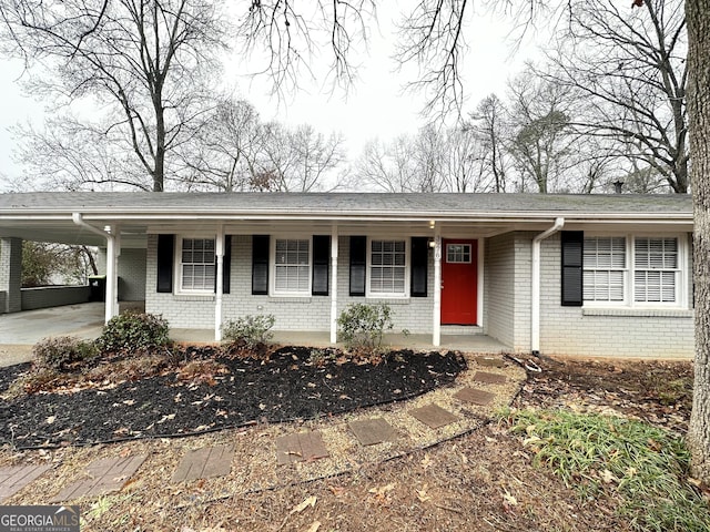 single story home with a carport