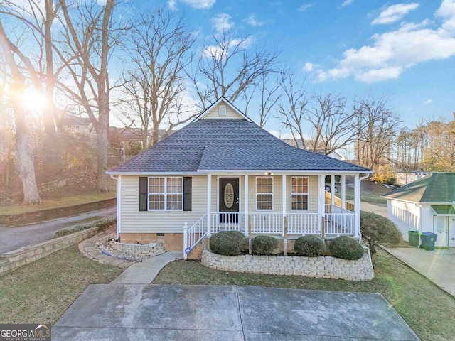 bungalow-style home featuring a porch and a front yard