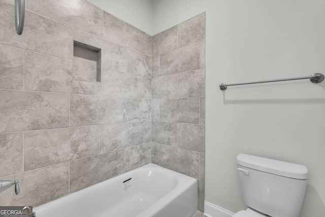 bathroom with tiled shower / bath and toilet