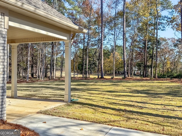 view of home's community featuring a yard