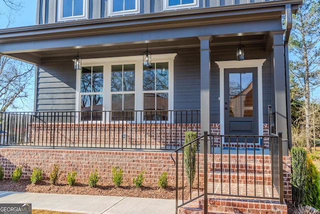 entrance to property featuring a porch