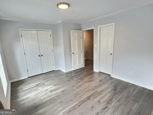 spare room featuring dark wood-type flooring, ornamental molding, and a textured ceiling