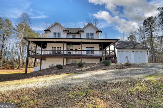 view of front of property featuring a garage