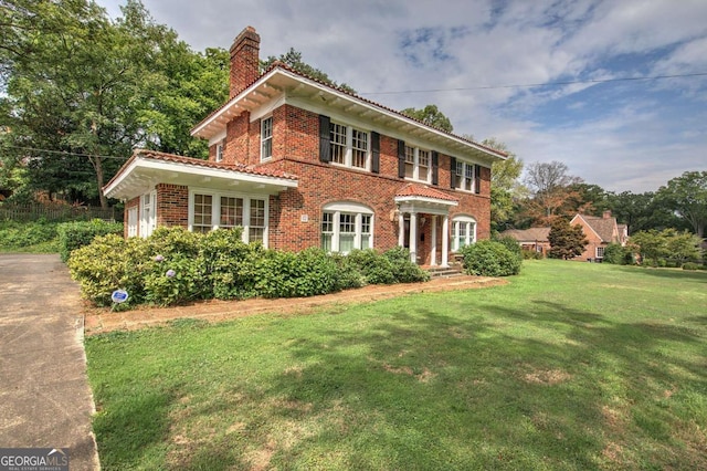 view of front of home with a front lawn