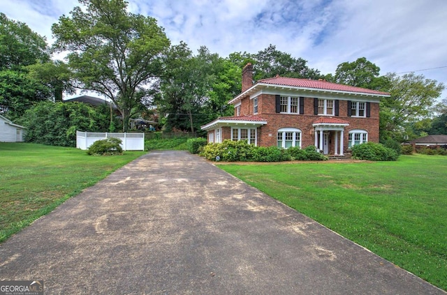 view of front of property with a front yard