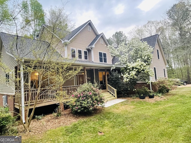 view of front of home with a front lawn