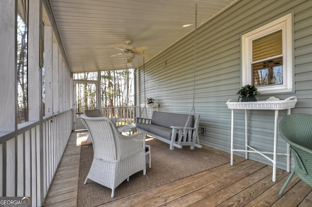 sunroom with ceiling fan