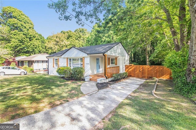 ranch-style home featuring a front yard