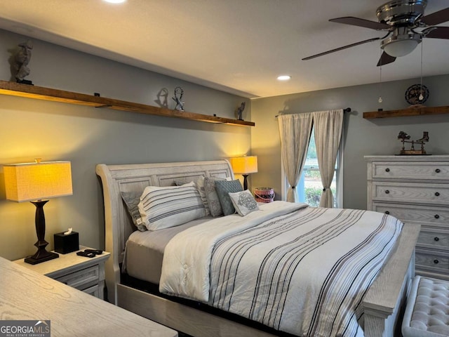 bedroom with ceiling fan